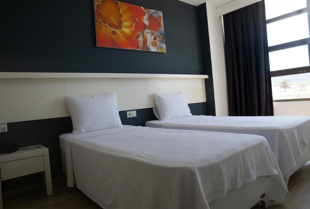 Z Hotel *